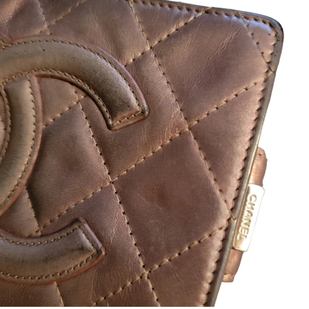 CHANEL | Lavender Cotton Club Interlocking CC Logo Compact Wallet 2008-'09 - Picture 13 of 16